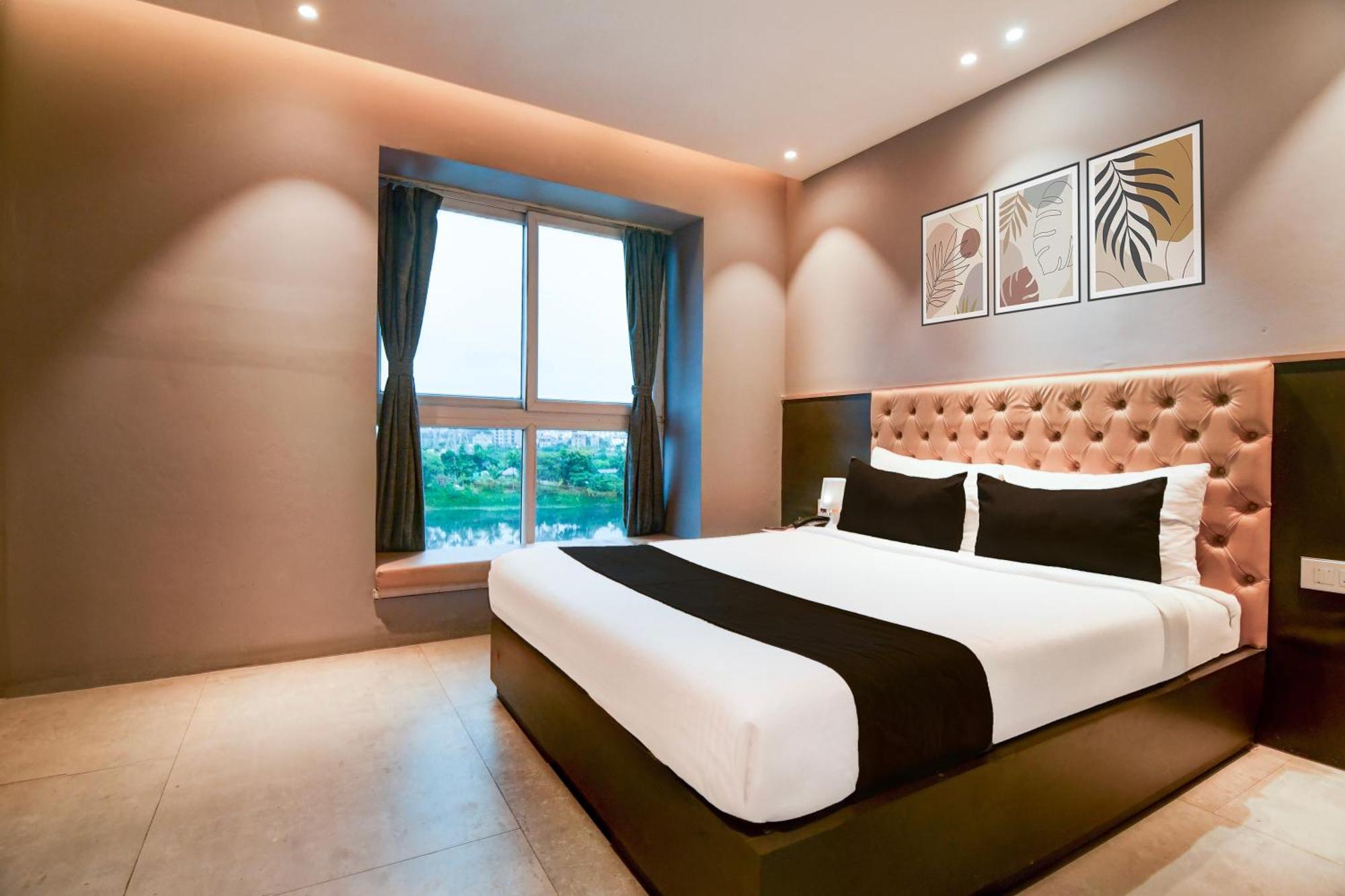 Hotel Super Collection O Water View Residency Kolkata