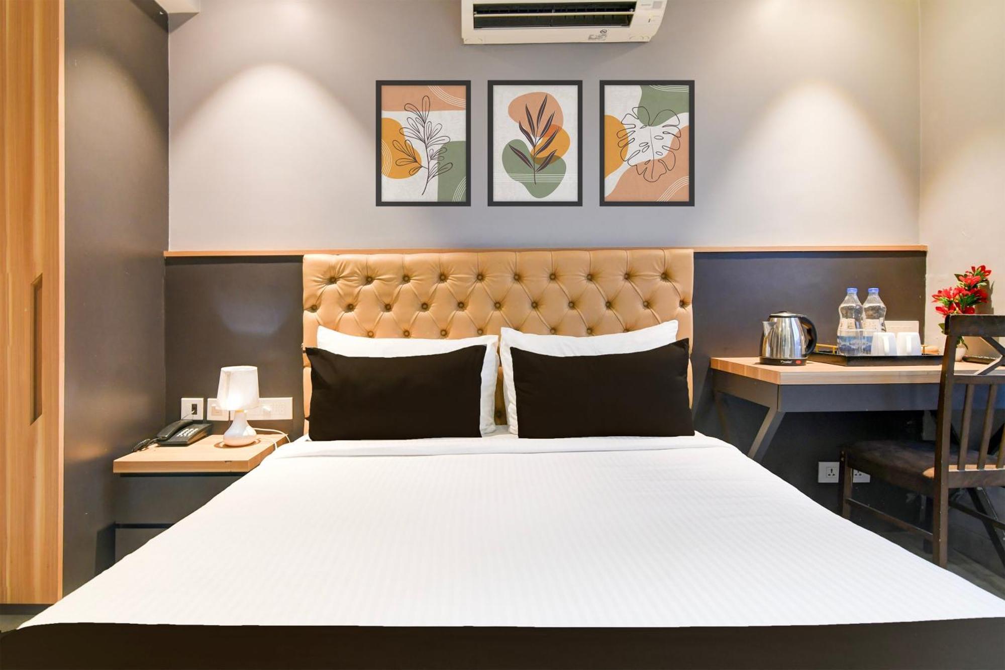 Super Collection O Water View Residency Kolkata