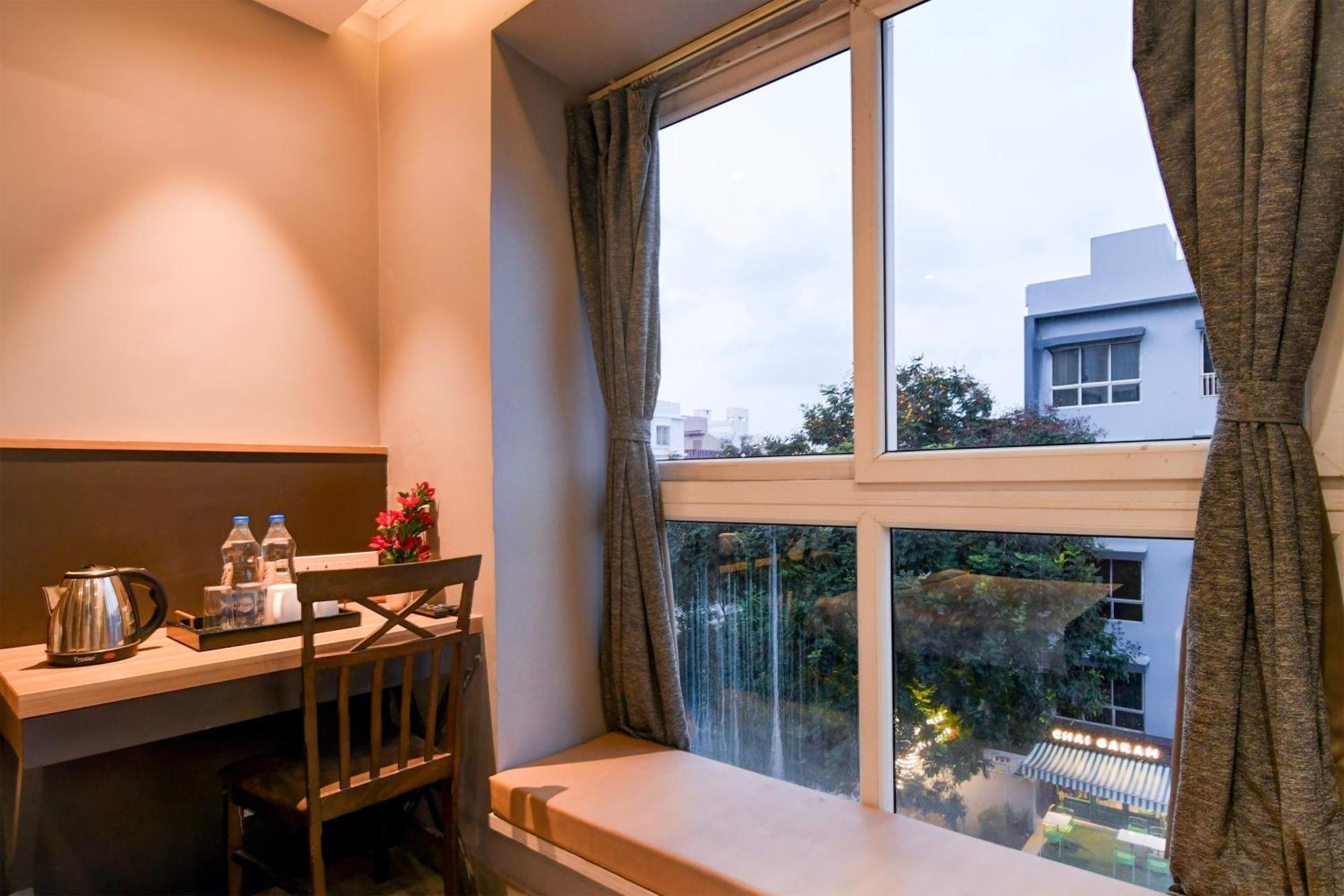 Super Collection O Water View Residency Hotel